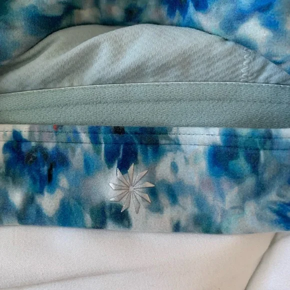 Athleta Sports Bra size Medium - Picture 4 of 6